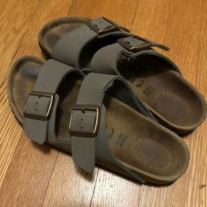 Forest green Birkenstocks - size 39 - super comfy!